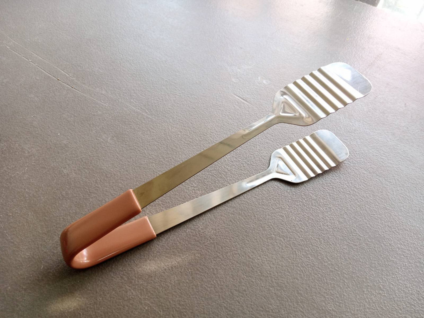 TheKitchenLead Flat Tongs Arrow Wave