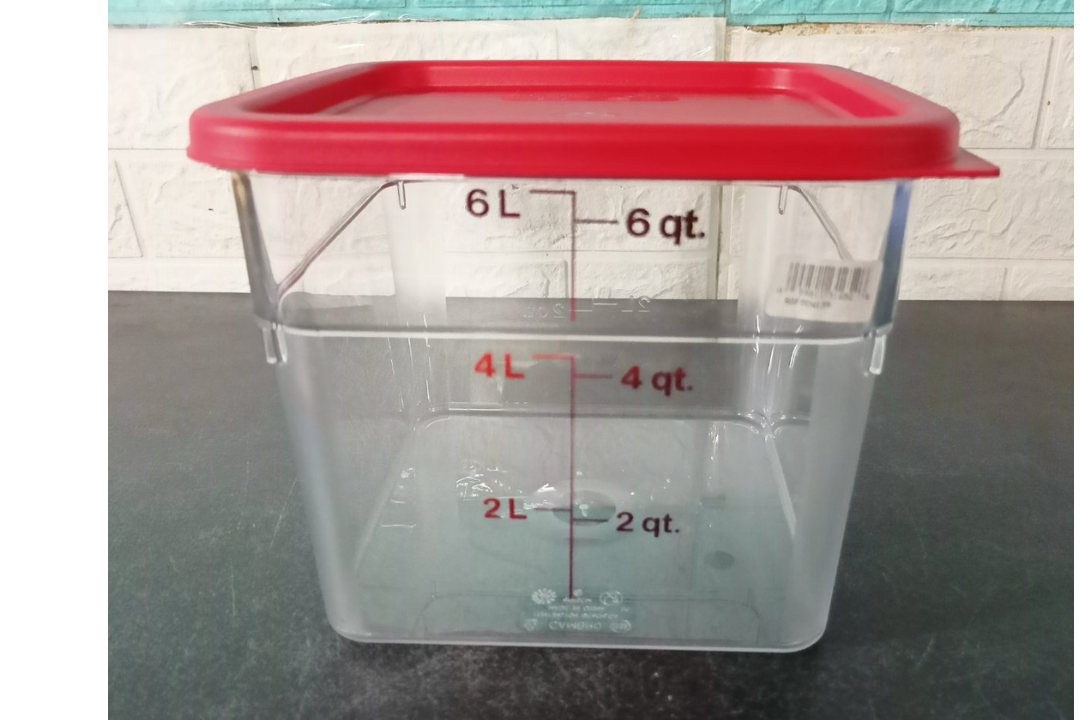 Cambro Camsquare 6Q 6SFSCW135 Food Storage with Cover