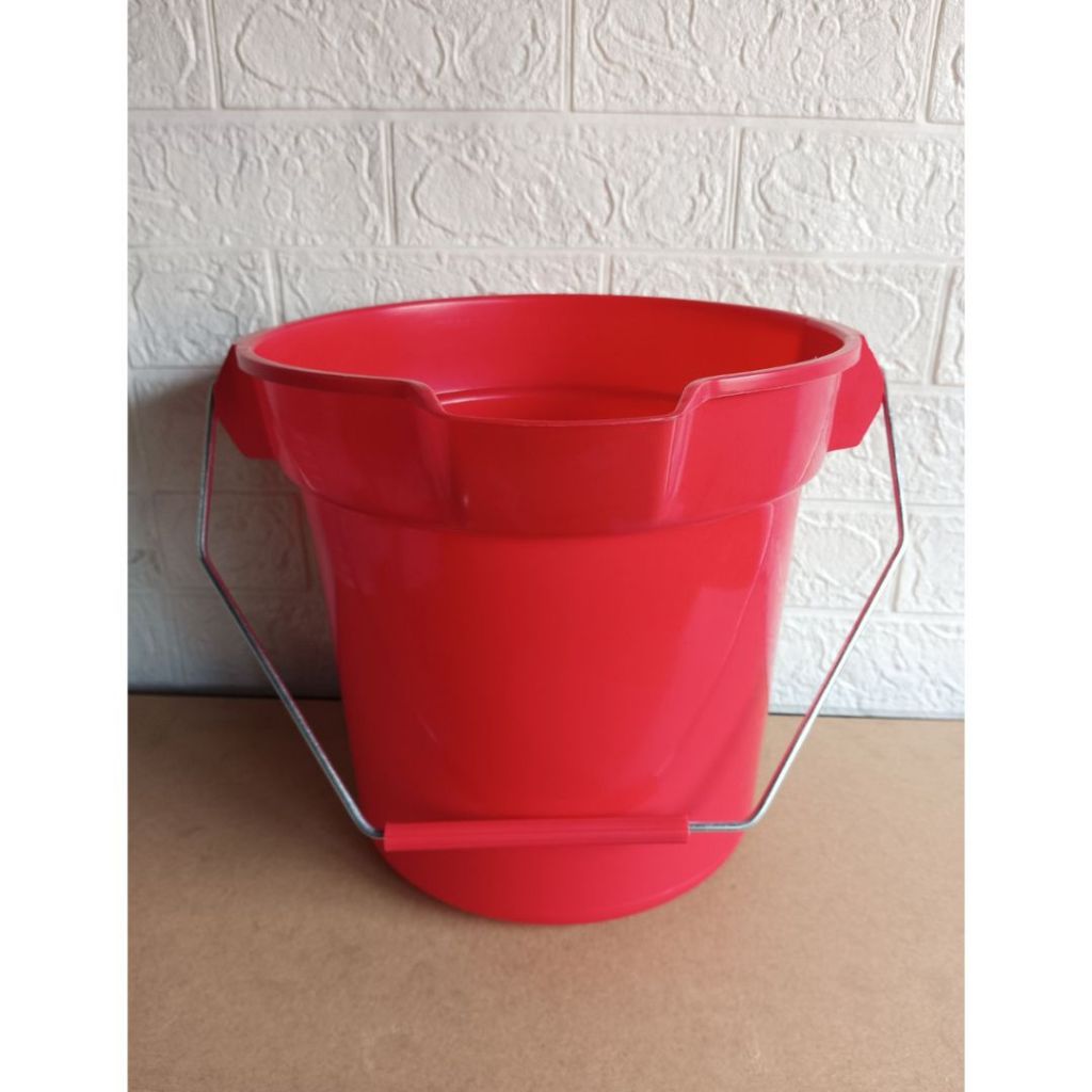 Rubbermaid Brute Bucket Round 10Q