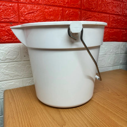 Bucket 10qt Round with Spout and Handle