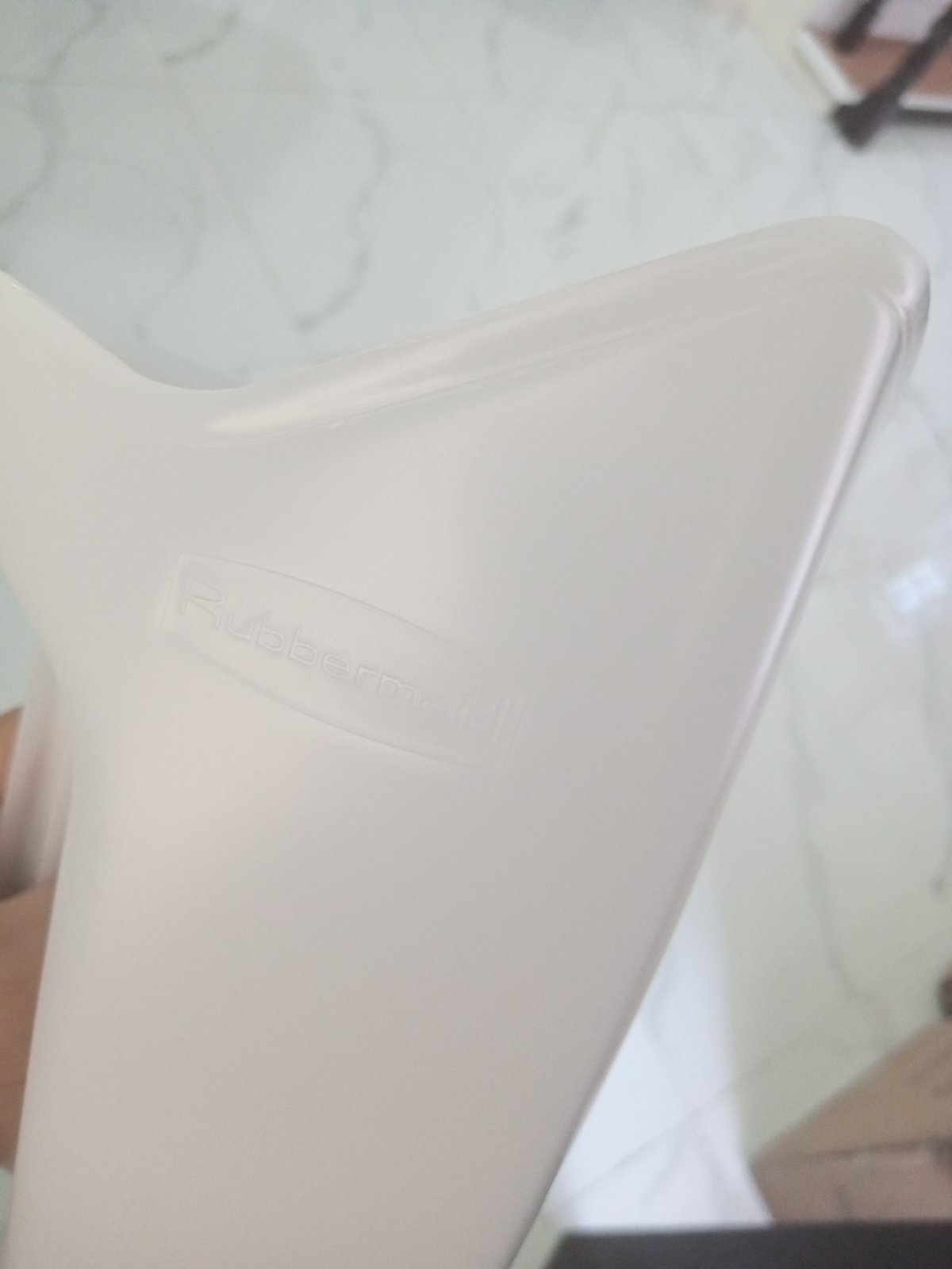 Rubbermaid 64oz White Utility Scoop FG288500WHT