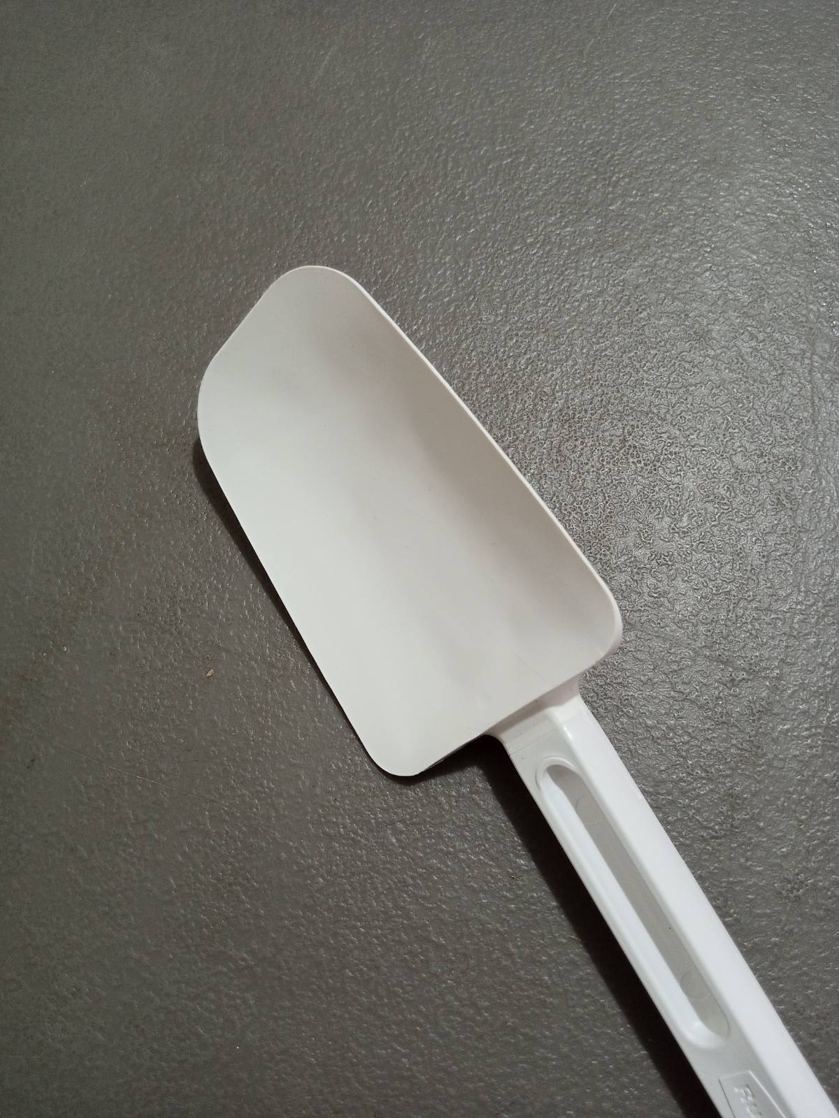 Rubbermaid White Spoon Spatula For Chilled & Frozen Treats
