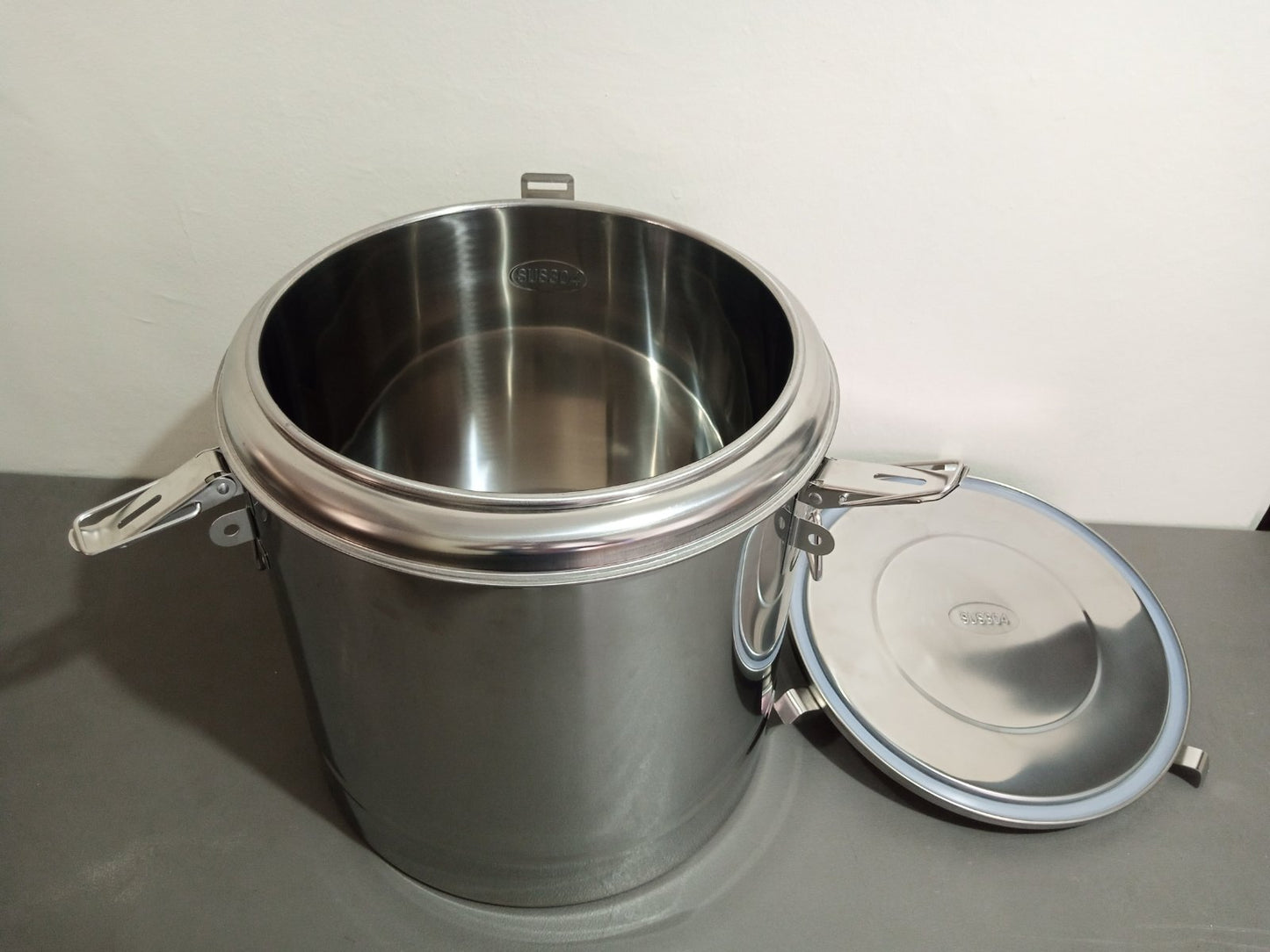 Rice Warmer Insulated Bucket 22L – Stainless Steel with Secure Clamp Lid